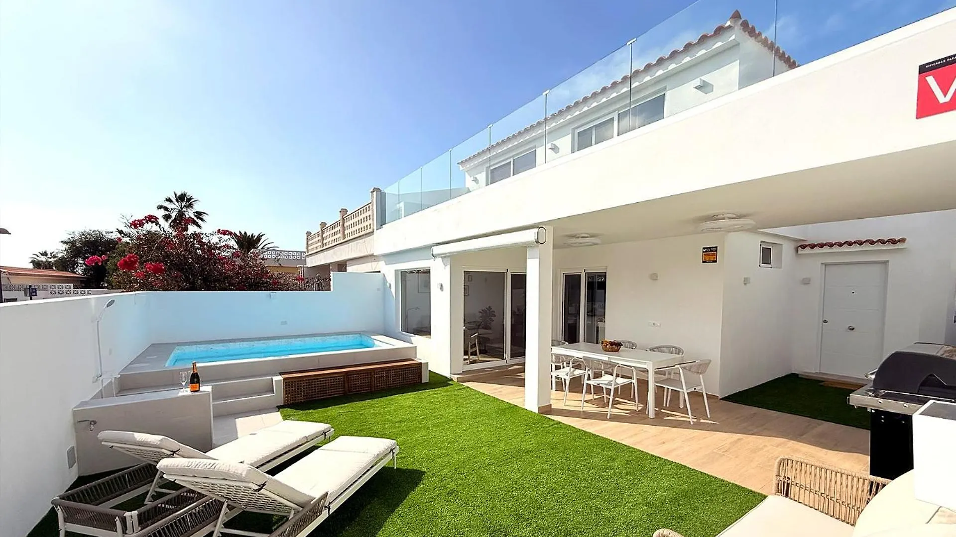 اتصالات Family Casa Buho 